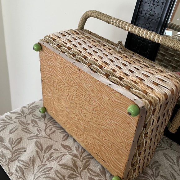 Vintage Sewing Basket - Woven with Satin Lining and Mint Green Details - Picture 8 of 9